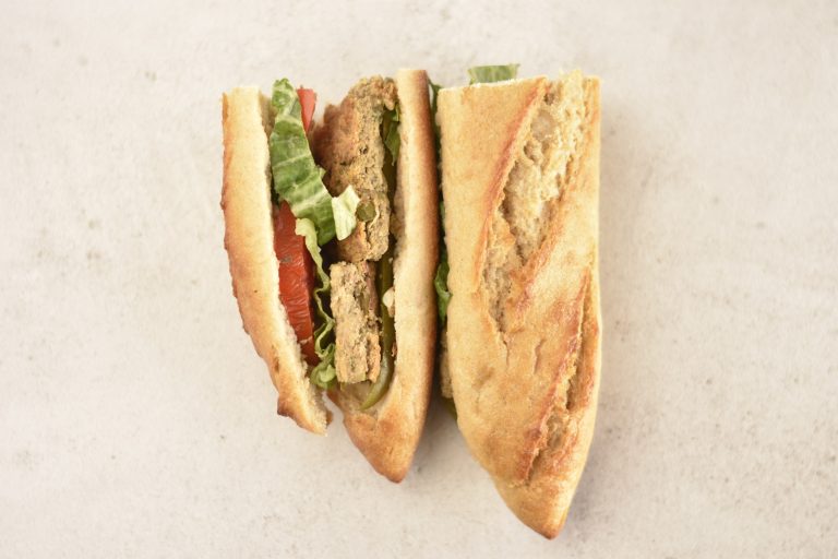 ساندویچ کوکو عدس