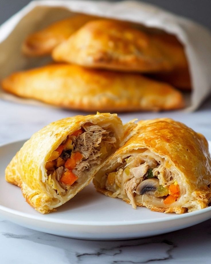 پیراشکی مرغ و سبزیجات